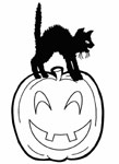 disegno halloween: gattino nero su zucca sorridente