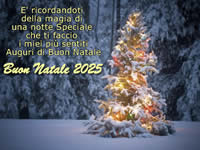 Buon Natale 2025 con albero di Natale innevato